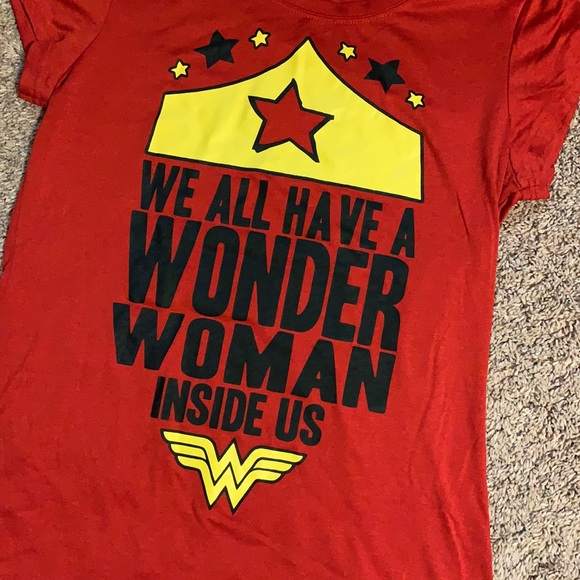 Women’s wonder woman short sleeve tee - Picture 2 of 3